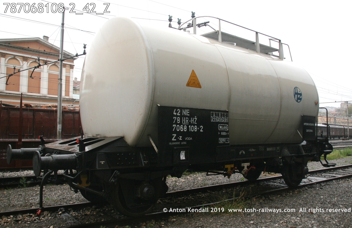 787068108-2_42_Z.jpg